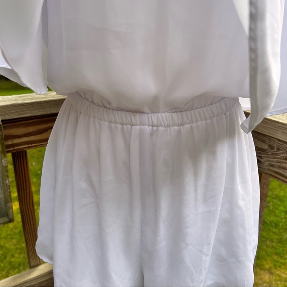 🥰 Show Me Your MuMu White Flutter Romper, Size Small, wear on off shoulder - Picture 9 of 9